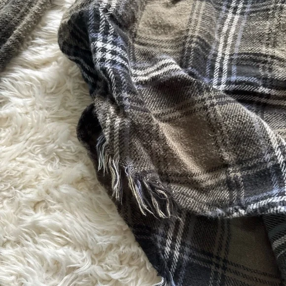 American Eagle Outfitters Distressed Green Plaid Button-Down Shirt - Picture 7 of 13